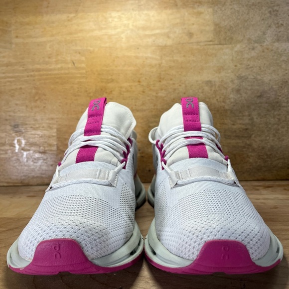 On CloudNova REFLECTIVE Womens Size 9 Running Shoes Sneakers White Carnation - Picture 2 of 12